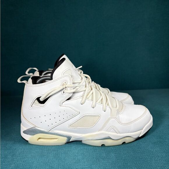 Size 7Y/8.5Women - Nike Jordan white/black,silver shoes - Picture 3 of 9